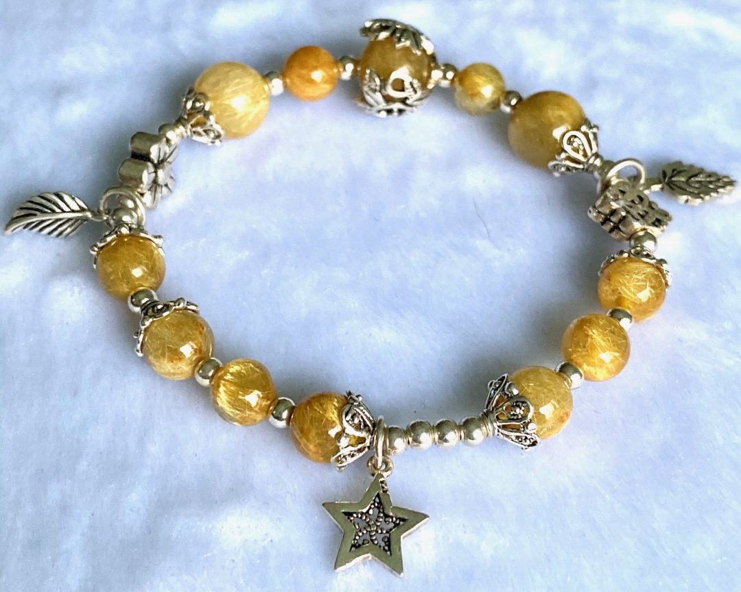 Nữ Bính Thân 2016 nên dùng trang sức, vật phẩm phong thủy thuộc hành Thổ trong năm 2026